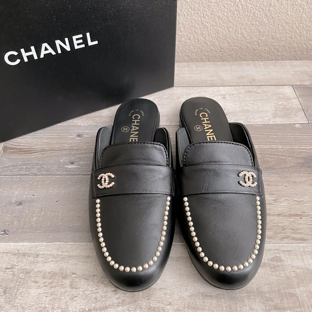 Chanel Black leather mules with pearl details